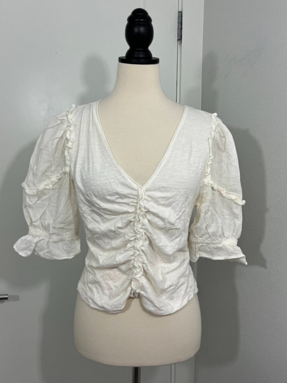 Anthropologie Medium Cream Ruffled Ruched Center V-Neck Blouse